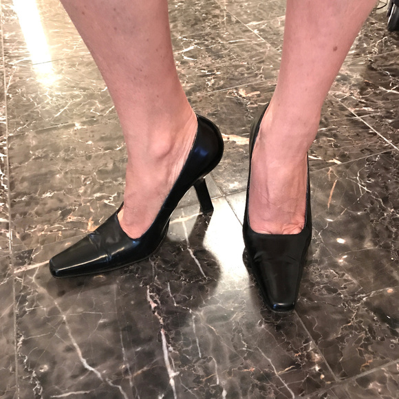 Authentic Dolce & Gabbana Black classic shoes - Picture 1 of 7